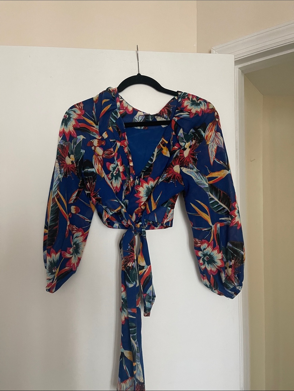 Tie-Front Floral Crop Top in Royal Blue